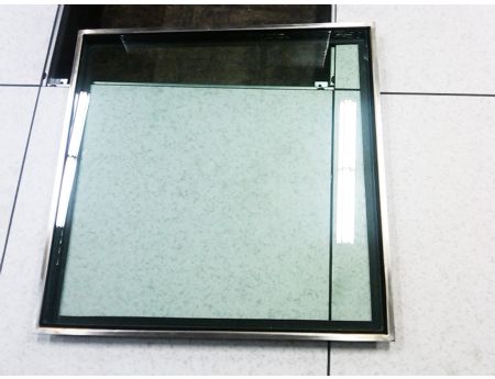 Glass insert is a full 22" x 22" for maximum viewing area