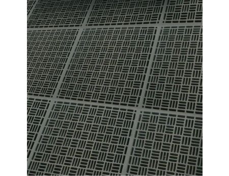 Slotted clean room raised floor meets ISO standards for manufacturing.