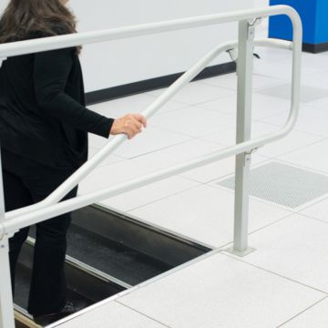 Combo rail at step - Combo include guard rail and attached handrail